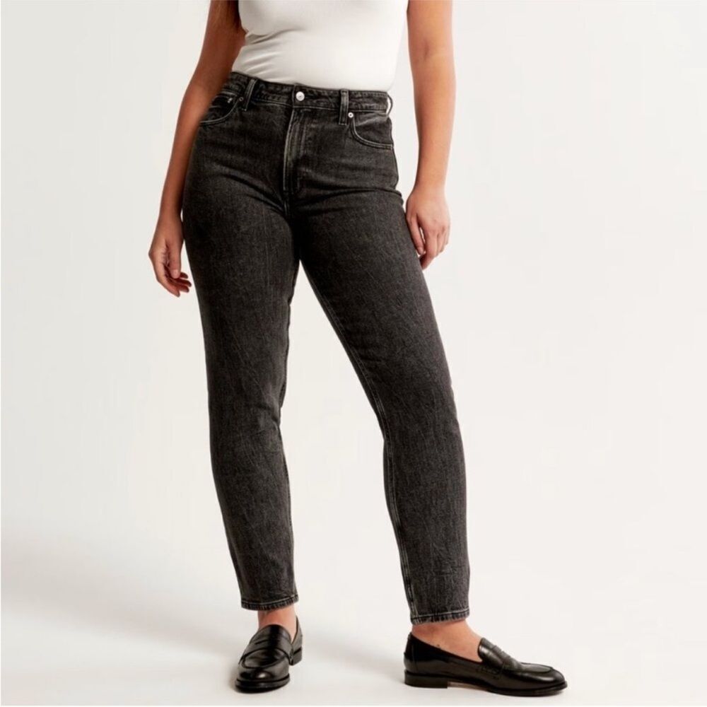 Abercrombie & Fitch The Mom High Rise Curve Love Jeans in Black Size 25/0 Long
